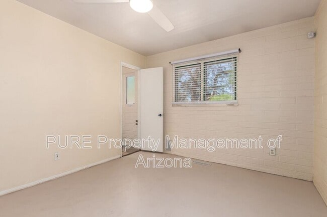 Building Photo - 7608 E 4th St