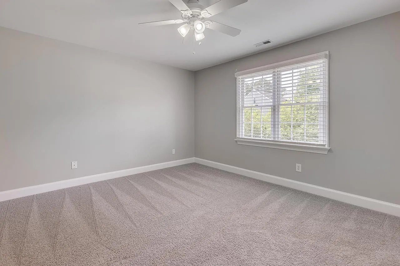 Building Photo - 125 Skylark Way