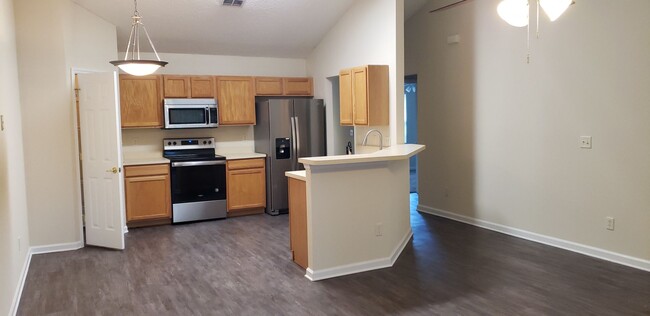 Building Photo - $1550 -3/2/1 - Fresh Everything - Move In ...