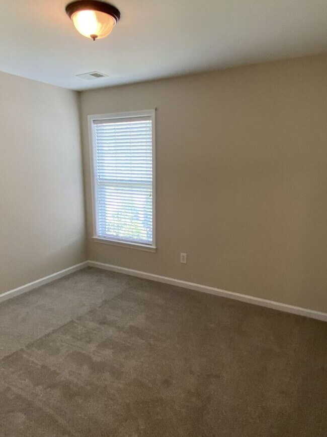 Building Photo - 2 story, 3 Bedroom Corner Lot Home in Corn...