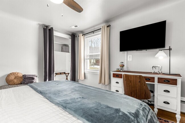 Building Photo - 8254 Mary Ann Ave