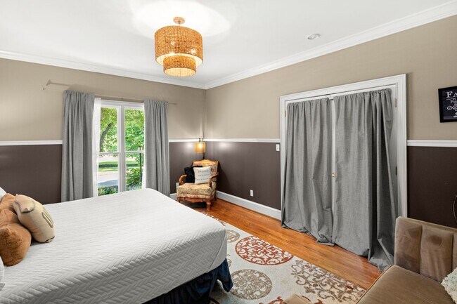 Building Photo - Spacious 6-Bedroom Furnished Home Near Asheville – Privacy, Comfort & Convenience!