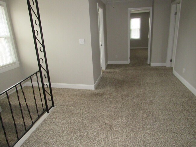 Building Photo - Dracut Beautiful 5 Bedroom Apartment Ready for Occupancy!!