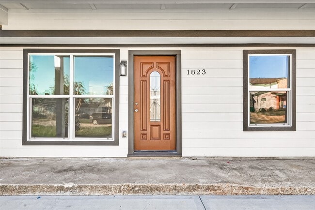 Building Photo - 1823 Chippendale Rd