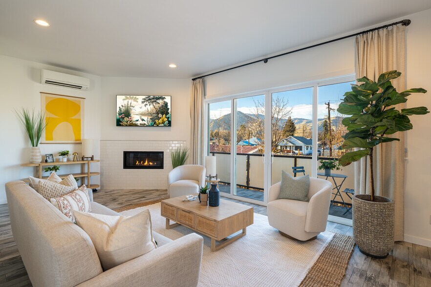 Building Photo - 823 Orondo Ave