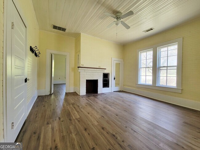 Building Photo - 334 Bill Rutledge Rd