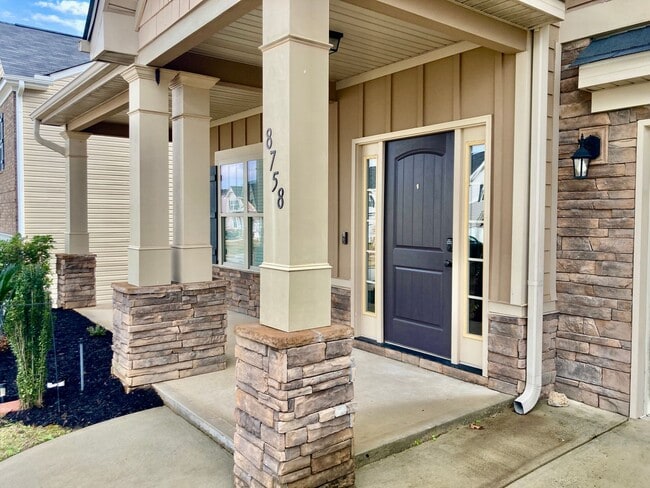 Building Photo - 8758 Crenshaw Dr