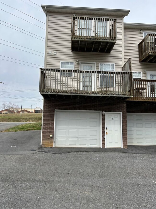 Building Photo - 2 Bedroom / 2.5 Bath Condo  Johnson City, TN