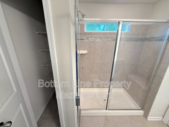 Building Photo - 729 Willshire Falls Dr