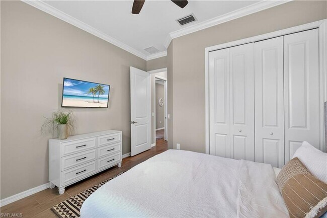 Building Photo - 5856 Sunningdale St