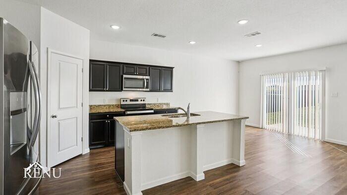Building Photo - 500 London Dr