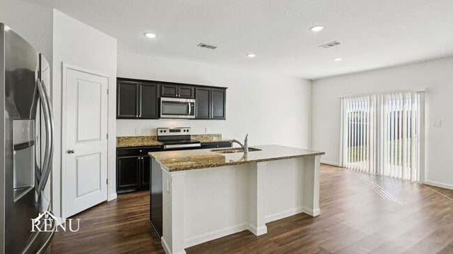 Building Photo - 758 Oakhurst Dr