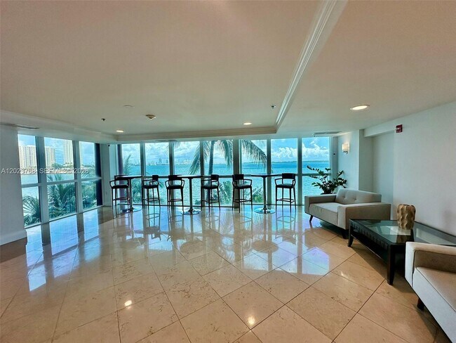 Building Photo - 1155 Brickell Bay Dr