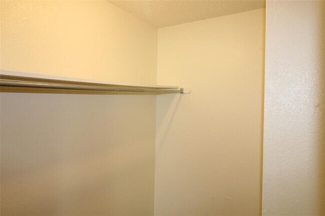 Building Photo - 316 Falcon Ct