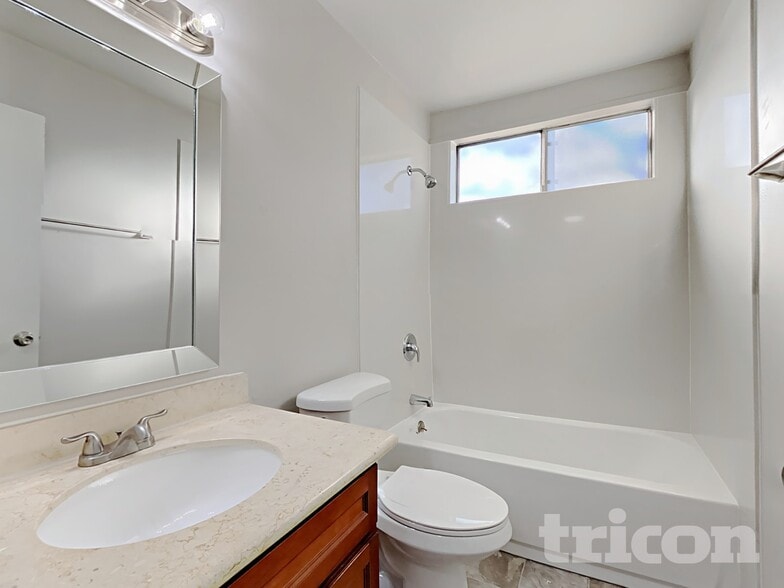 Building Photo - 4673 Tallyho Dr