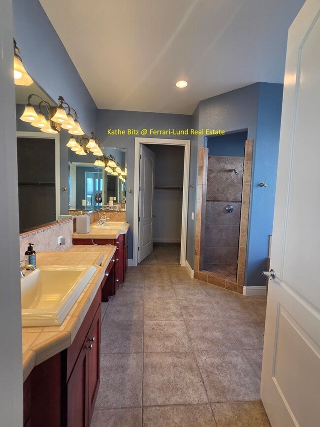 Building Photo - 5005 Landy Bank Ct
