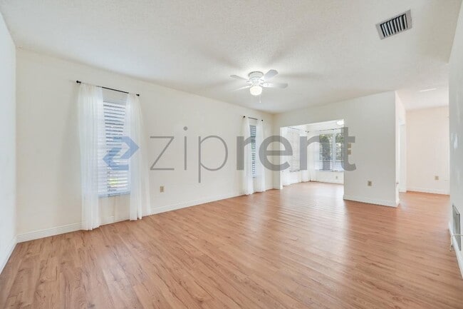 Building Photo - 1624 Whitehead Dr