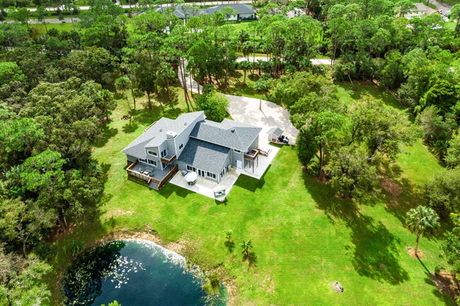 Building Photo - 12151 Old Indiantown Rd