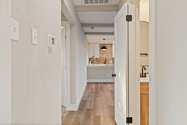 Building Photo - 503 Rogers Way