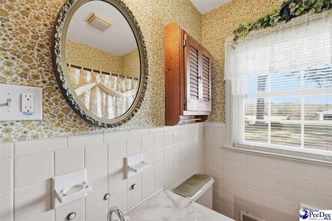 Building Photo - 2218 N Douglas St