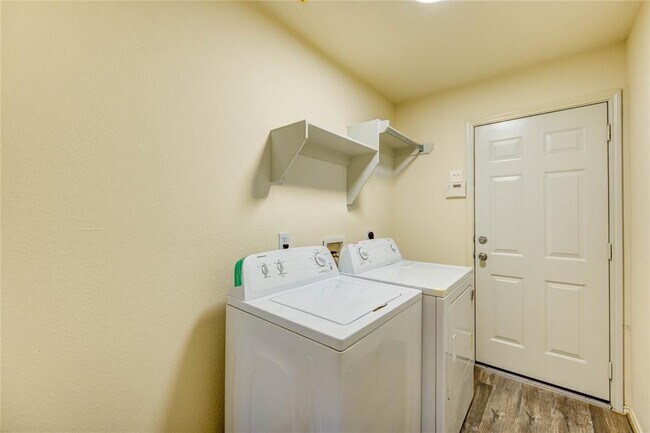 Building Photo - 10235 Sugarbridge Trail