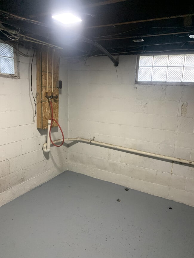 Building Photo - 999 Fairwood Ave