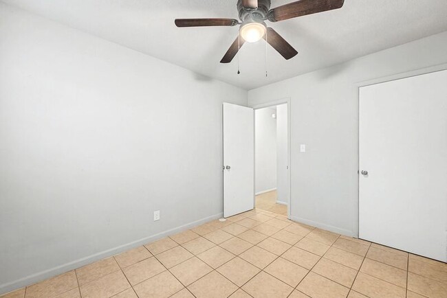 Building Photo - 911 S 10th St