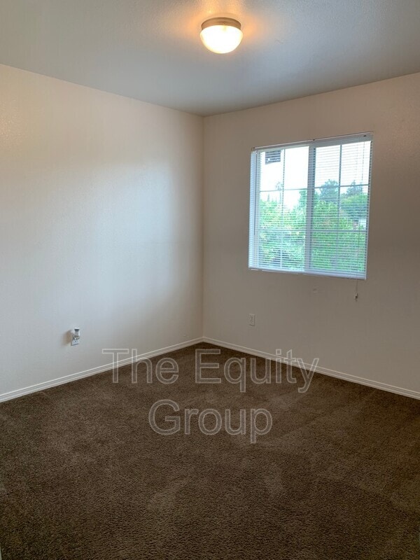 Building Photo - 4223 W Walnut Ave