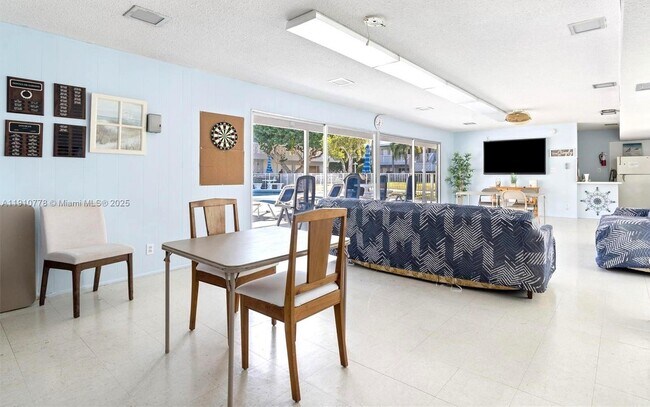 Building Photo - 2170 NE 51st Ct