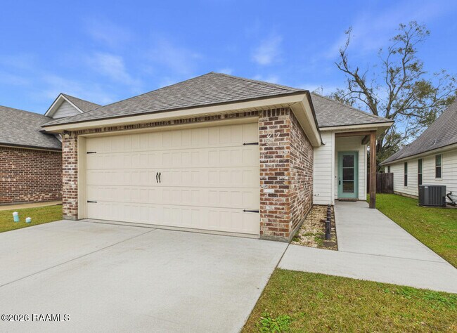 Building Photo - 212 Twin Meadow Ln