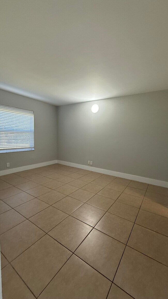 Building Photo - 4837 Arjaro Dr
