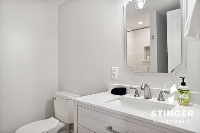 Building Photo - 606 Carteret St