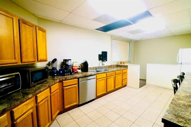 Building Photo - 1110 W Ivanhoe Blvd