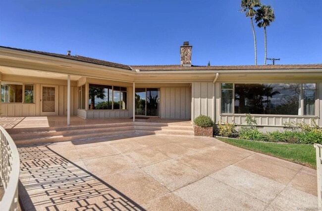 Building Photo - 3125 Qualtrough St