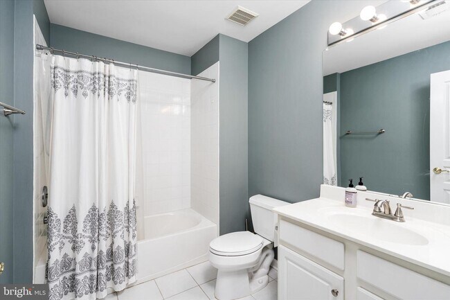 Building Photo - 5 Trewbridge Ct