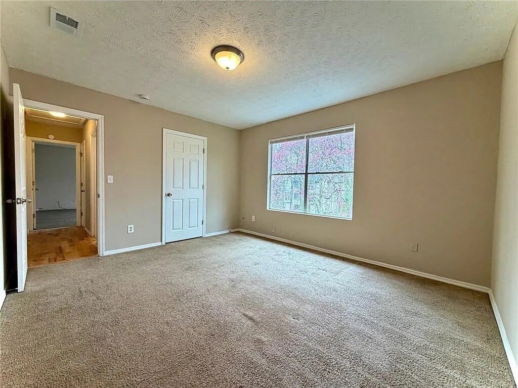 Building Photo - Room in House on Windsor Downs Ln