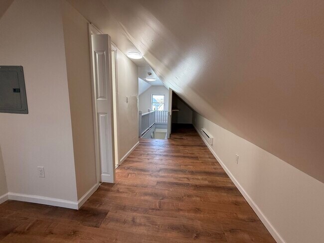 Building Photo - 129 W 20th St