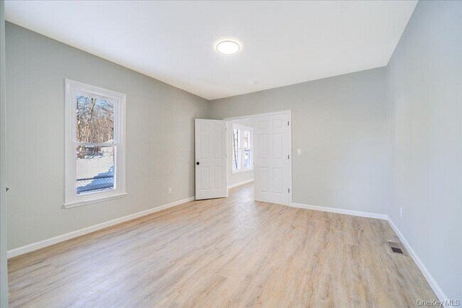 Building Photo - 108 Pine St