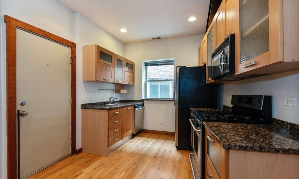 Building Photo - 321 Custer Ave