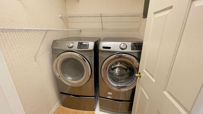 Building Photo - Unfurnished Annual Rental