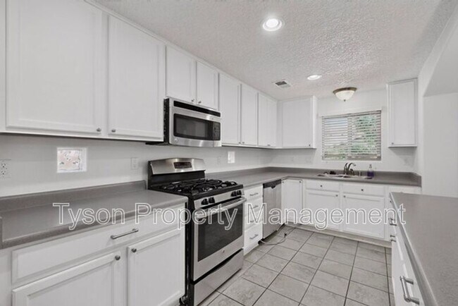 Building Photo - 6412 Sincho Ave