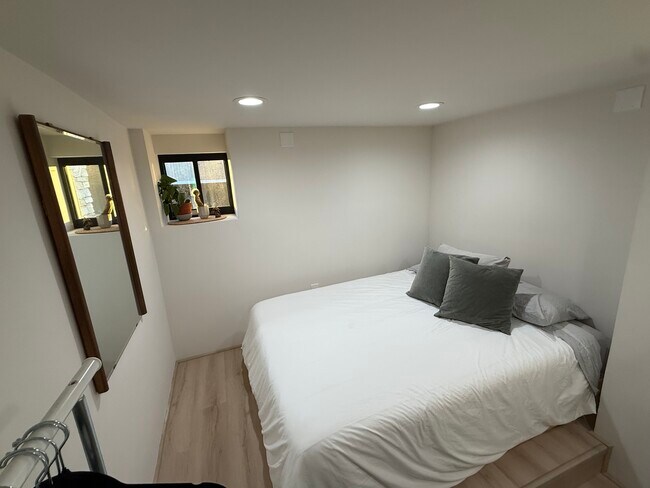 New queen mattress and bed - 133 Sea Urchin Ln