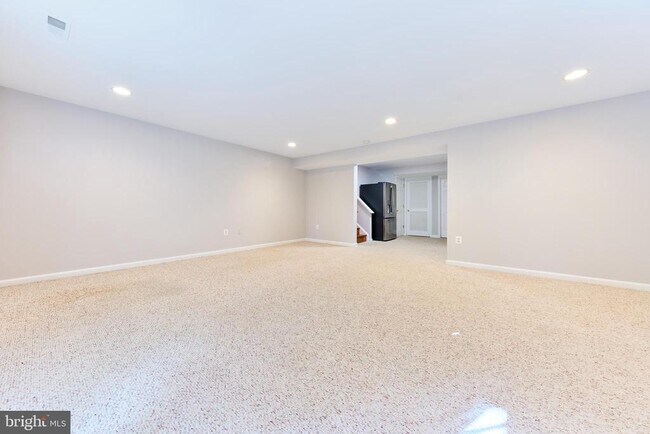 Building Photo - 685 Springhouse Square SE