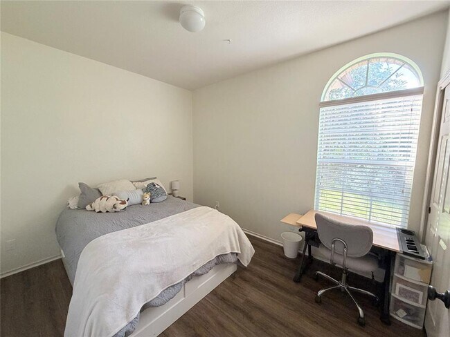 Building Photo - 2805 Feathercrest Dr
