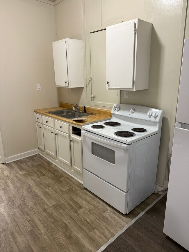 Primary Photo - 1525 S Walnut St