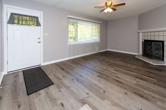 Building Photo - REMODELED BRICK & VINYL RANCH WAITING FOR ...