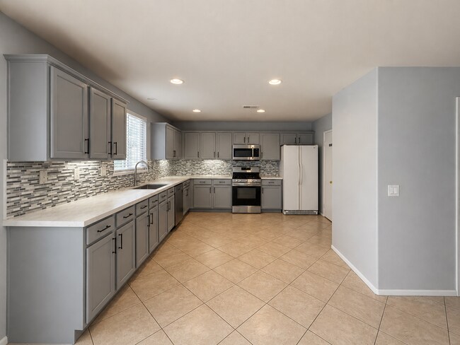 Building Photo - 45719 Caledonia Ct