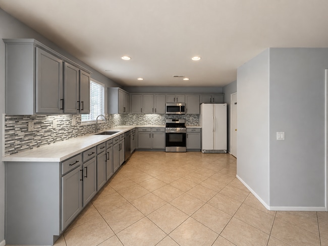 Building Photo - West Lancaster 3 bedroom - Available now!