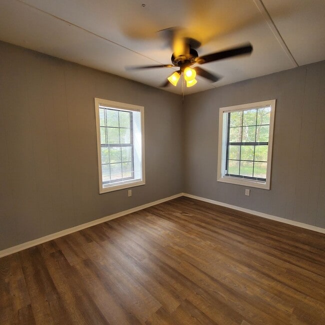 Building Photo - Southern Comfort Living: Exquisite 3BR/2BA...