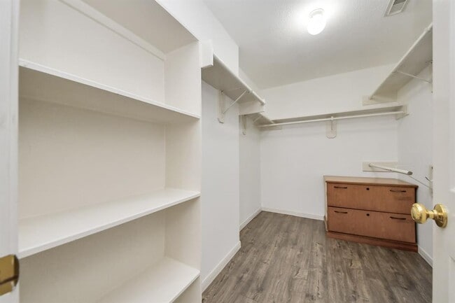 Building Photo - 21630 Live Oaks Spring Dr